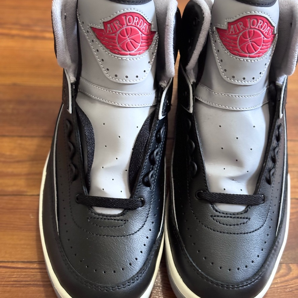 Jordan retro 2 cement, Black, grey leather
